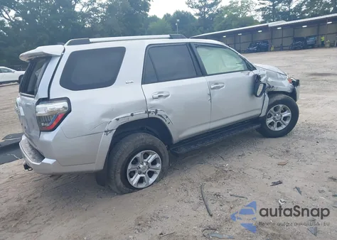 2021 Toyota 4Runner Sr5 z USA, uszkodzony, nr VIN JTEMU5JR1M5900622